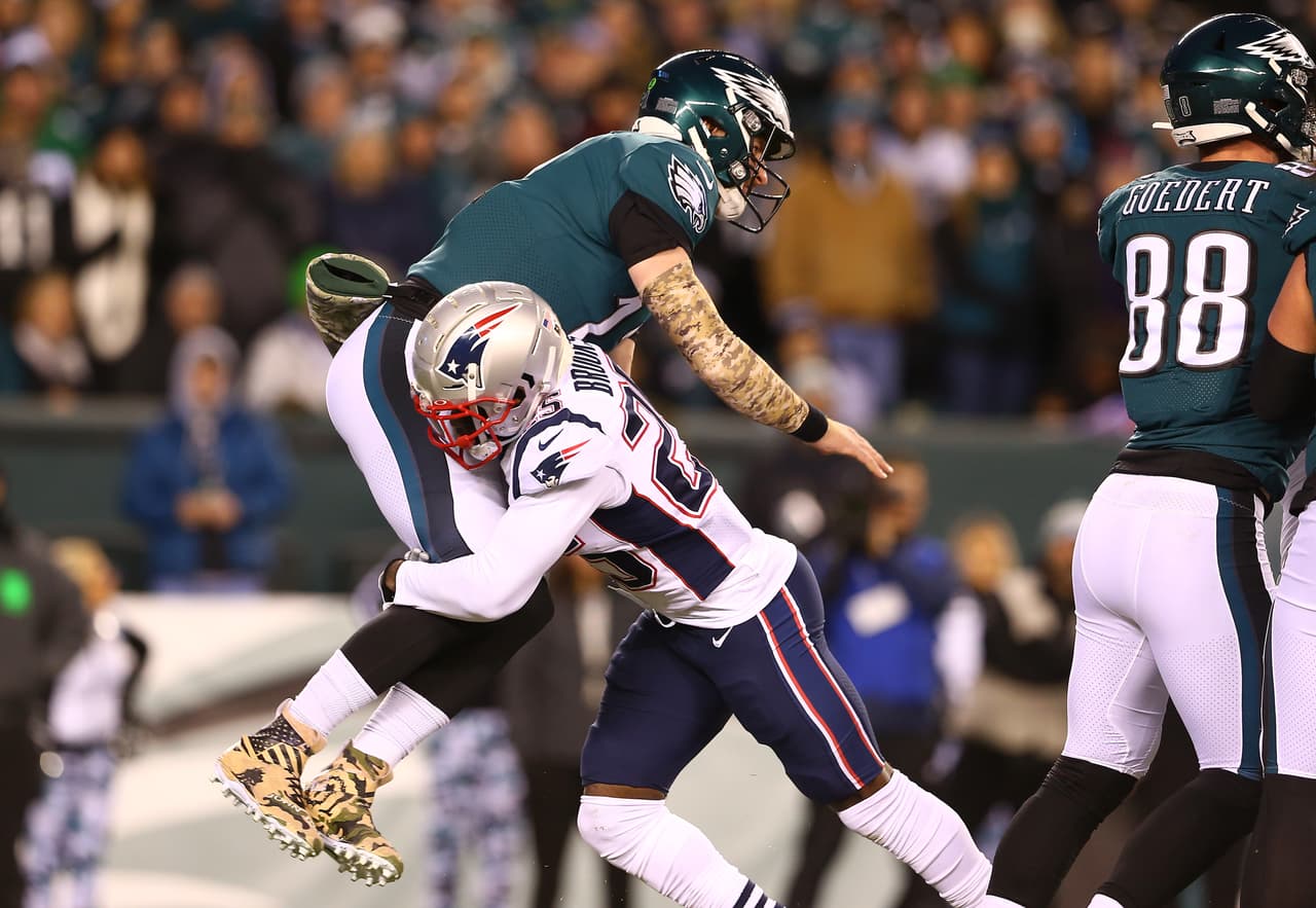 Philadelphia no aprovechó la condición de local y perdiò ante unos inspirados Patriots.