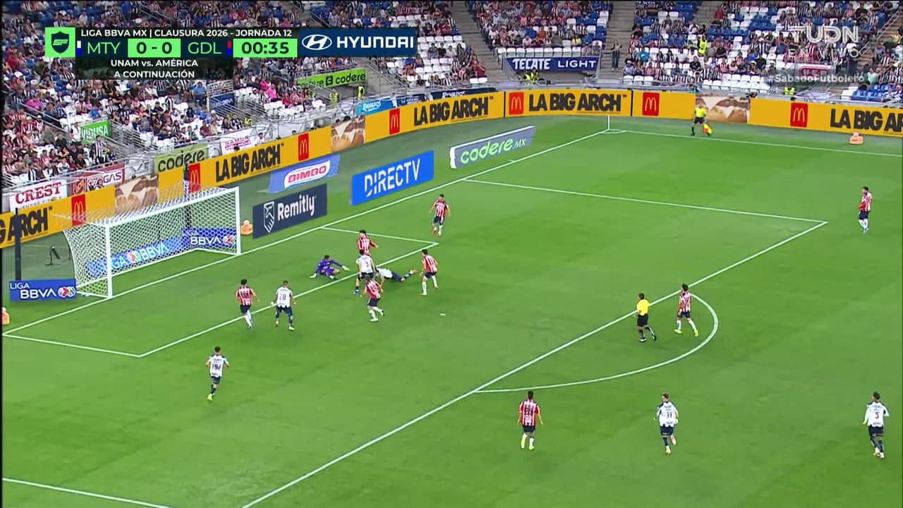 Arranca el partido y la pelota está en juego.