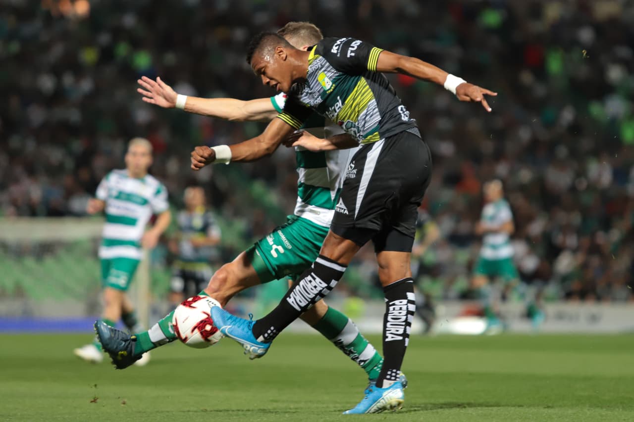 ¡Partidazo en la Comarca Lagunera! Santos vence al León 3-2 con autoridad y dos goles de penal.