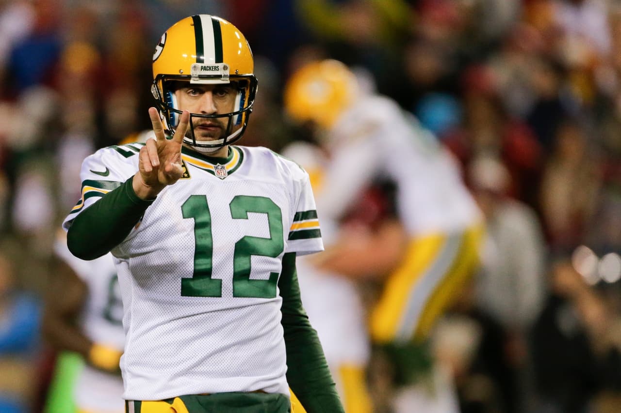 Por fin la ofensiva de los Green Bay Packers funcionó bien y eso hizo sonreir a Aaron Rodgers quien no tuvo que cargar con todo el peso del equipo. Sin llegar a números espectaculares en forma individual, como equipo cumplieron bien al correr casi 150 yardas sobre la cansada defensiva de los Redskins. Si Green Bay empieza a producir a la ofensiva, será un equipo contendiente hasta por el Super Bowl.