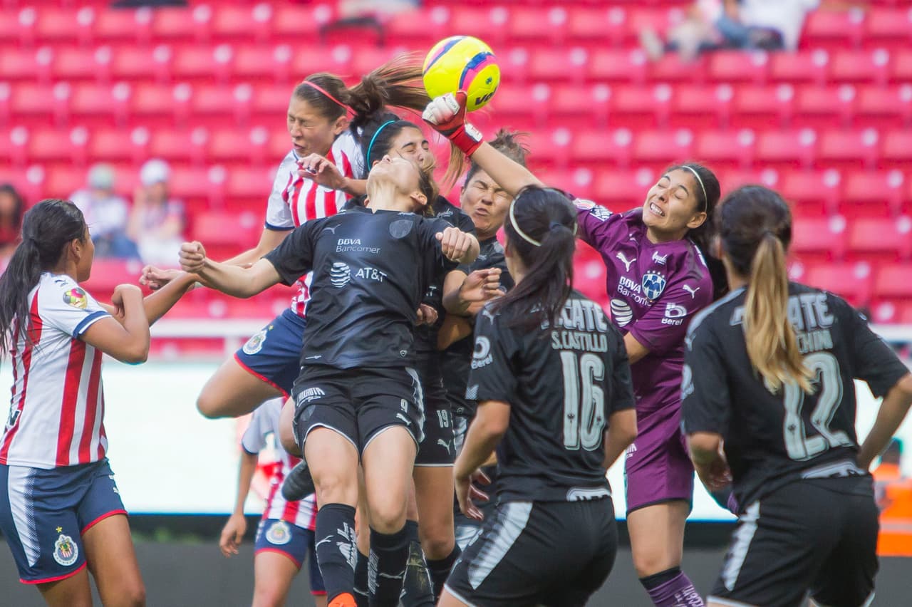 Action Photo during the match between Club Guadalajara vs Rayados de Monterrey, Corresponding to round 2 of the women´s Closing Tournament 2018 Liga MX , at Estadio Akron in Zapopan, Mexico. Foto de accion durante el partido Guadalajara vs Rayados de Monterrey, Correspondiente a la Jornada 2 de la Liga MX Femenil Torneo Clausura 2018, en el Estadio Akron en Zapopan, Jalisco, Mexico. En la foto: Jugadoras de Guadalajara y Monterrey 13/01/2018/MEXSPORT/Cristian de Marchena. Action Photo during the match between Club Guadalajara vs Rayados de Monterrey, Corresponding to round 2 of the women´s Closing Tournament 2018 Liga MX , at Estadio Akron in Zapopan, Mexico. Foto de accion durante el partido Guadalajara vs Rayados de Monterrey, Correspondiente a la Jornada 2 de la Liga MX Femenil Torneo Clausura 2018, en el Estadio Akron en Zapopan, Jalisco, Mexico. En la foto: Jugadoras de Guadalajara y Monterrey 13/01/2018/MEXSPORT/Cristian de Marchena.