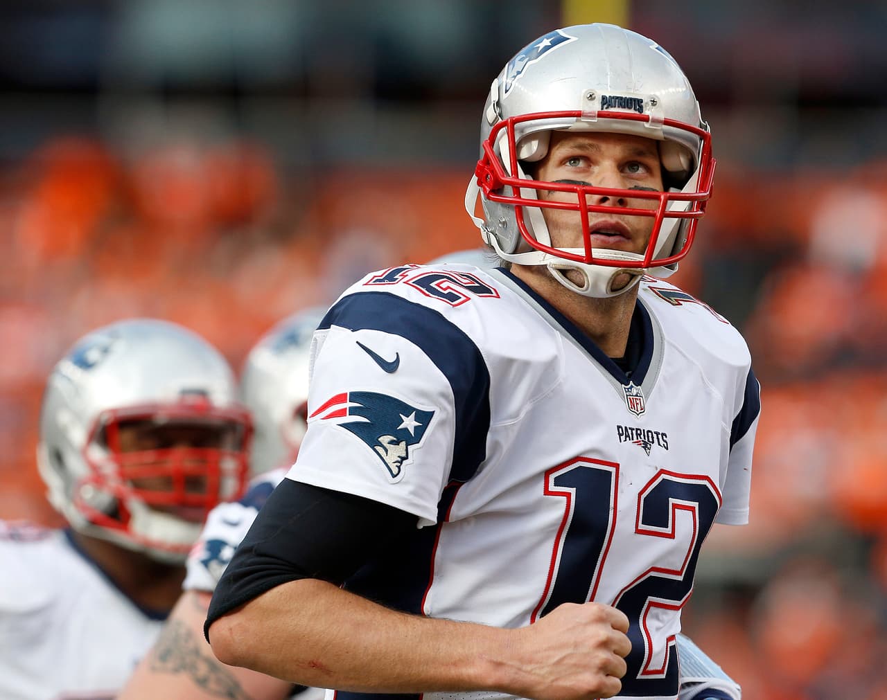 Gran reto para Brady, iban 5 puntos abajo al inicio del último periodo.