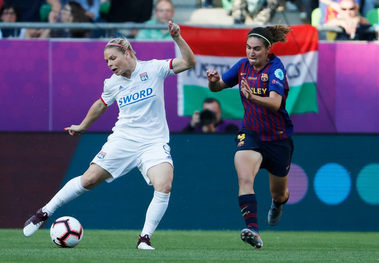Prácticamente desde el inicio del partido se hizo sentir el dominio de las francesas en el terreno de juego.