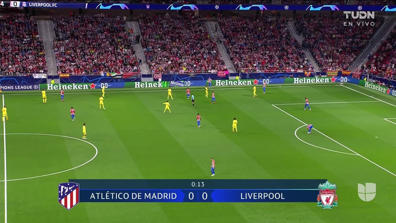 Arranca el partido y la pelota está en juego.