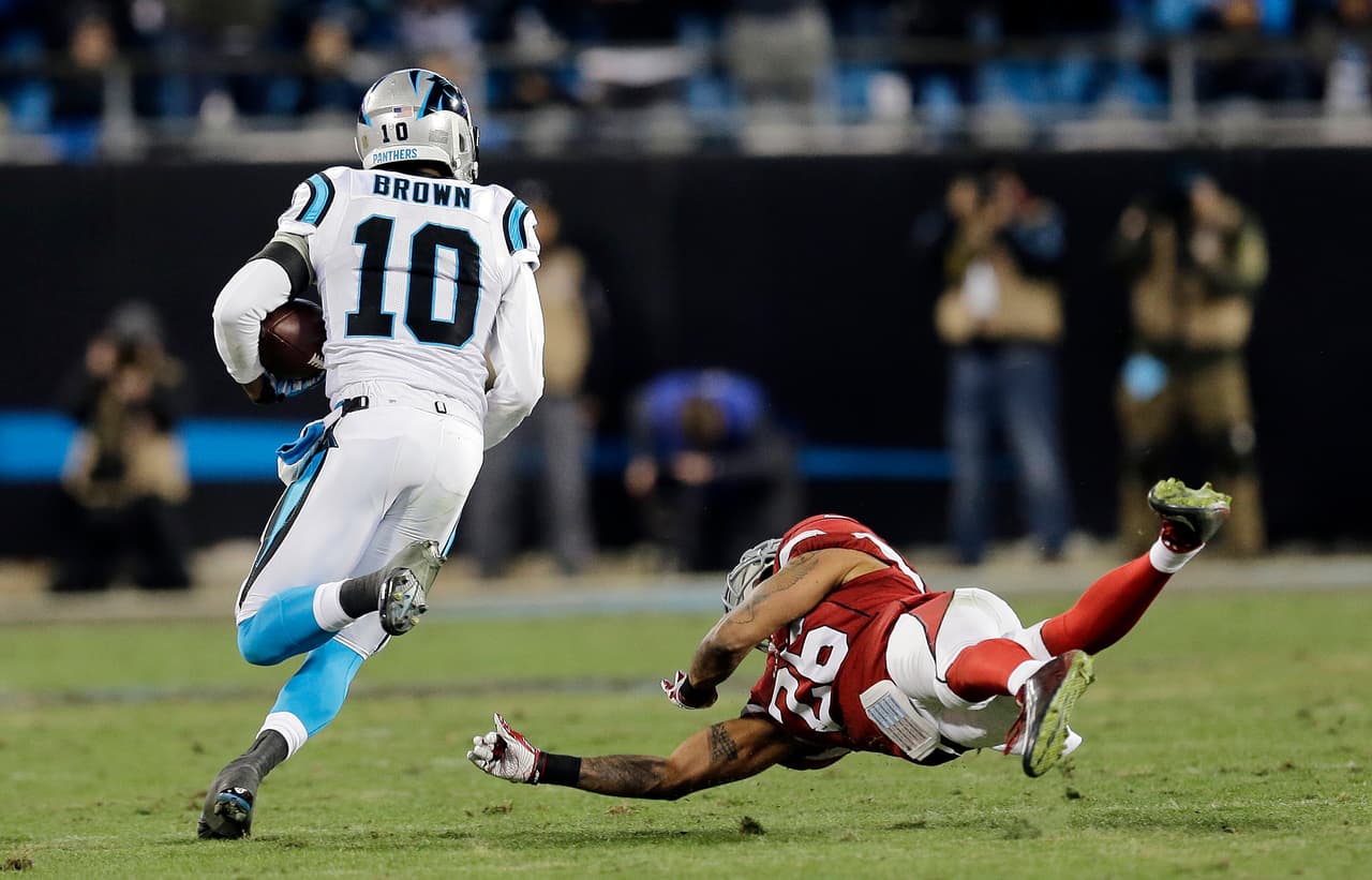 6 COREY BROWN. Fue el mejor receptor de los Panthers con 4 atrapadas para 113 yardas con un touchdown.