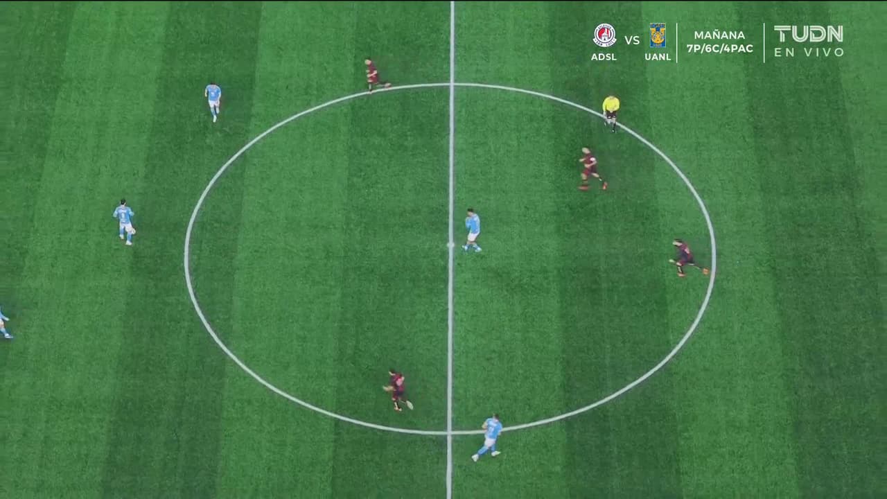 Arranca el partido y la pelota está en juego.