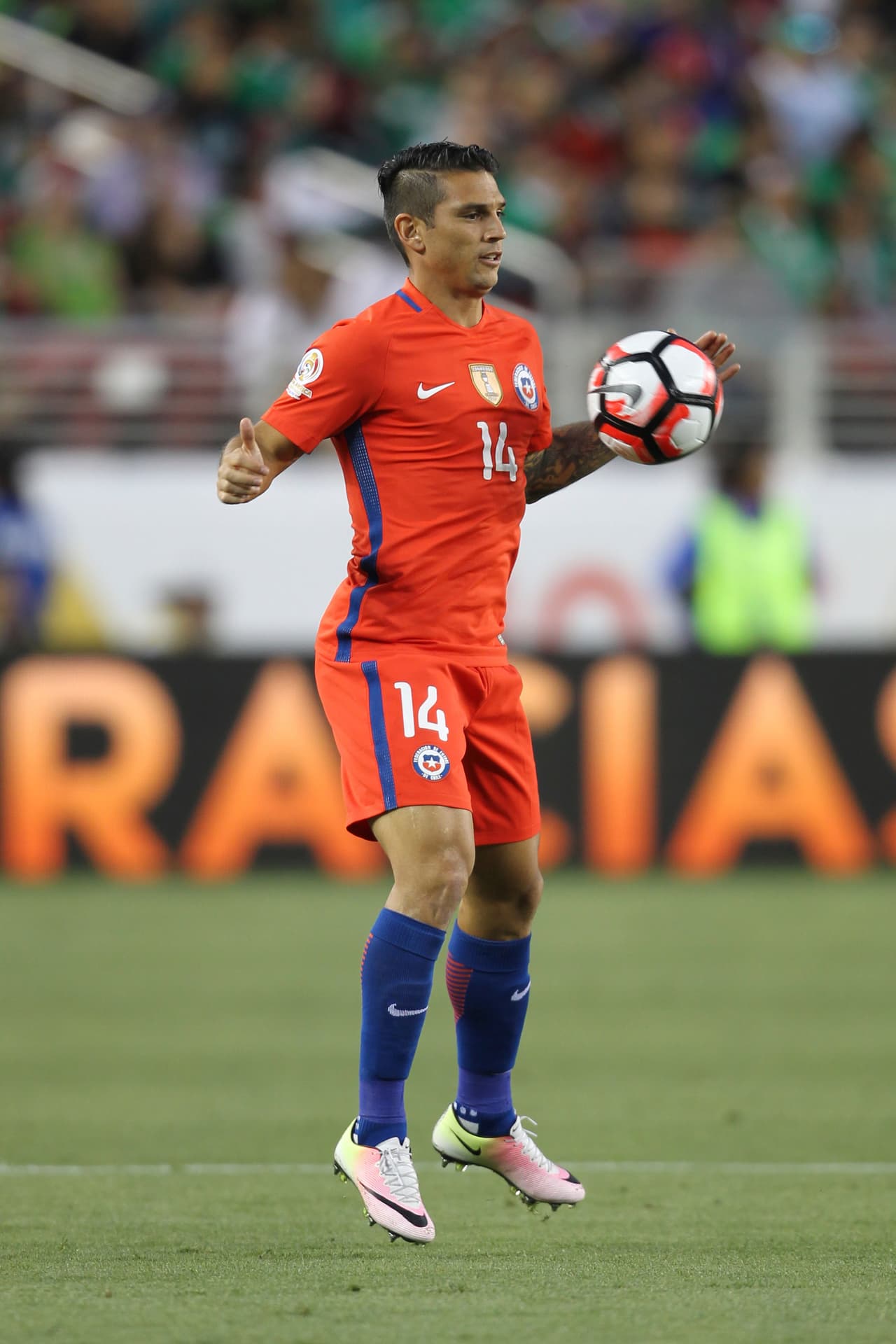 Mark González. Entró a los 86 minutos en lugar de Eduardo Vargas. Calificación: S/C