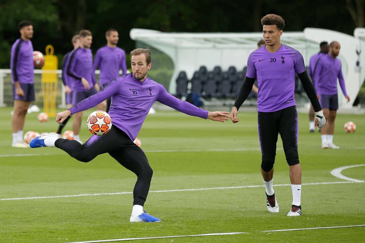 Harry Kane, goleador y capitán de Tottenham, entrena cada vez con más intensidad con miras al duelo contra Liverpool y hace ilusionar con la posibilidad de verlo en la Final de la Champions League en Madrid, para la que el equipo se prepara.