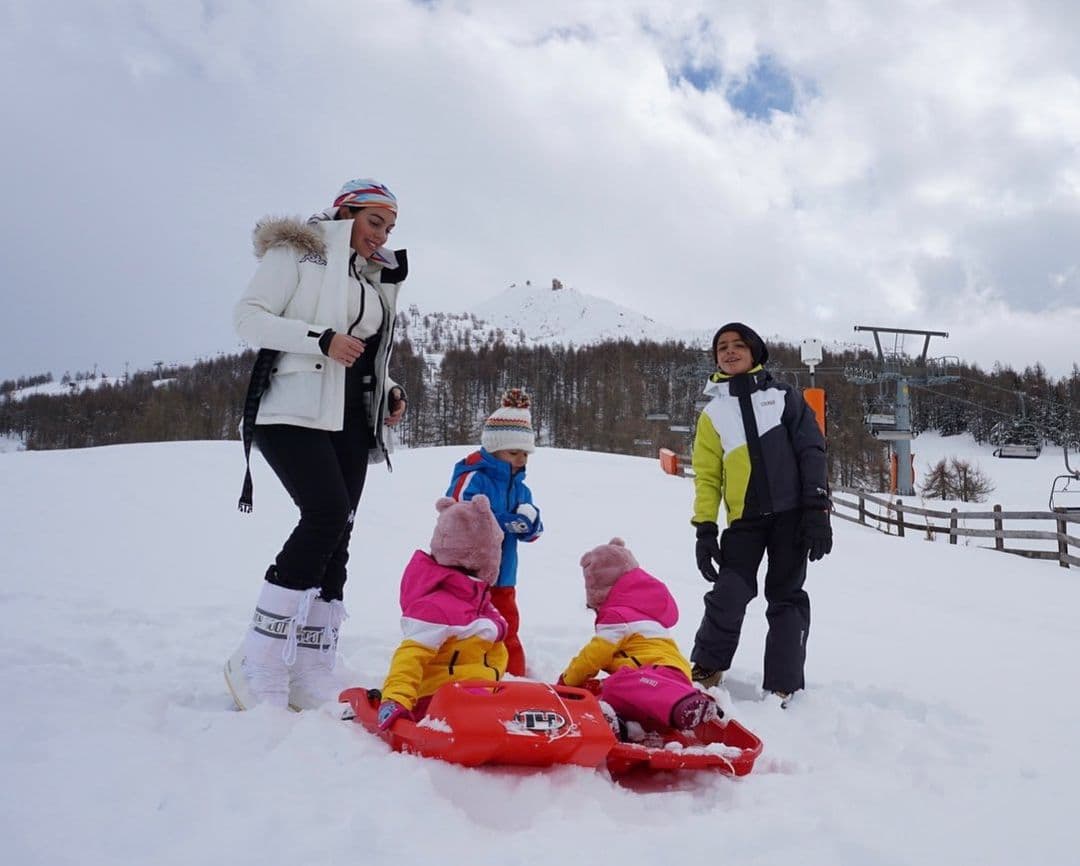 De hecho, sólo en su cuenta de Instagram supera los 22 millones de seguidores.