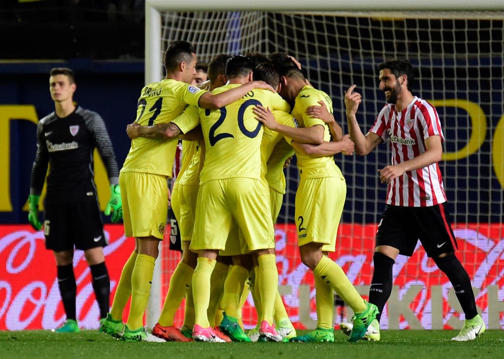 Villarreal festeja uno de sus tres goles ante el Athletic de Bilbao.