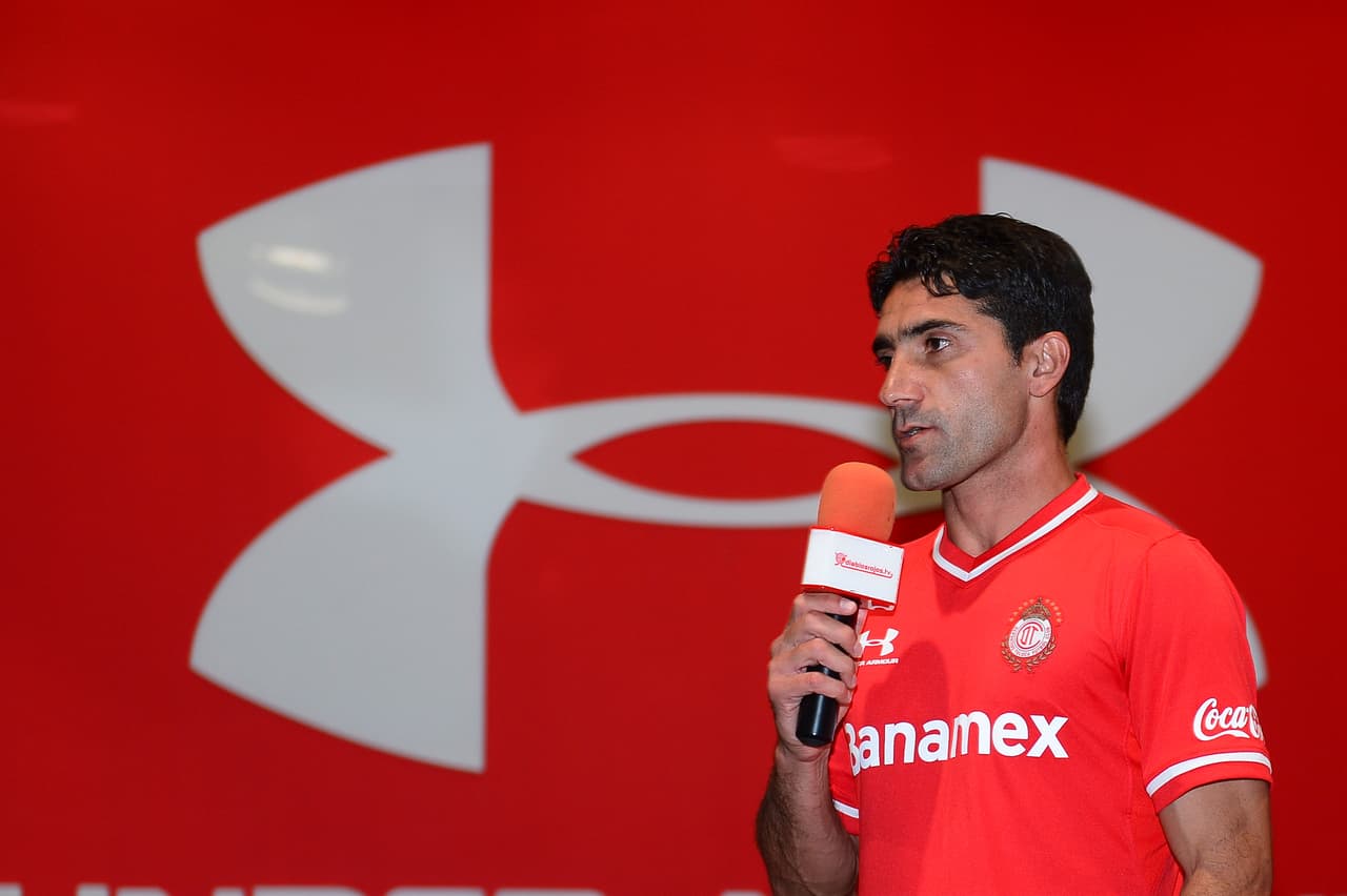 En el 2014, el brasileño se alejó del Toluca tras haber disputado 517 partidos en Primera y firmó con los Galos Blancos de Querétaro.