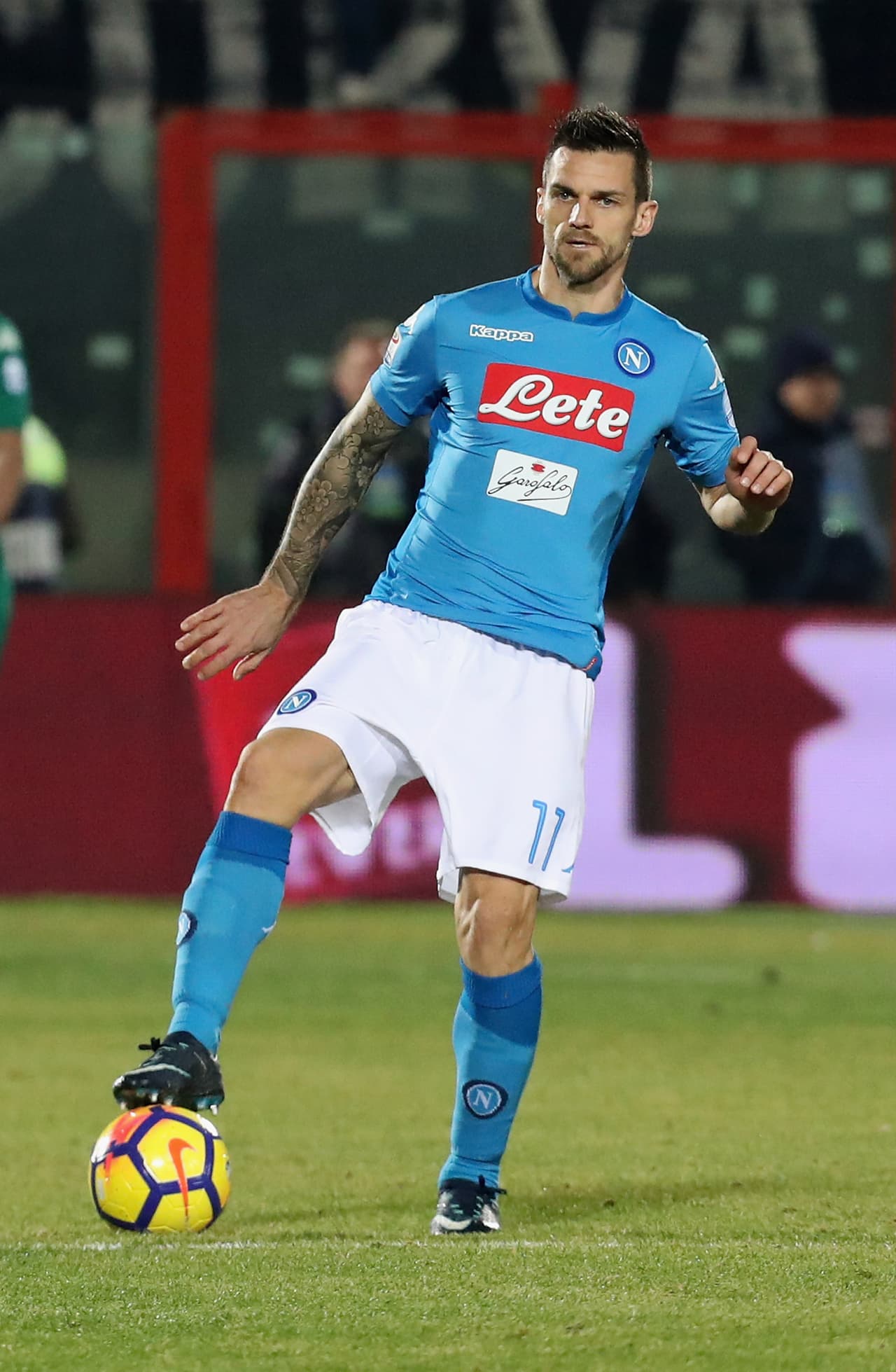 Christian Maggio durante un partido de la Serie A en 2017.