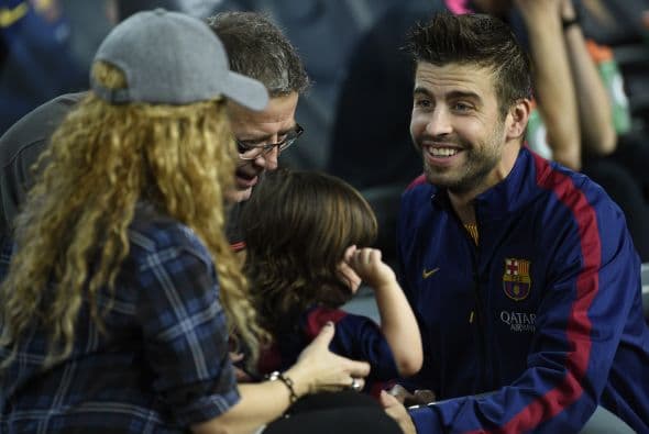Ya apunto de comenzar el juego, pero Piqué también quiere seguir con su hijo y con Shakira.