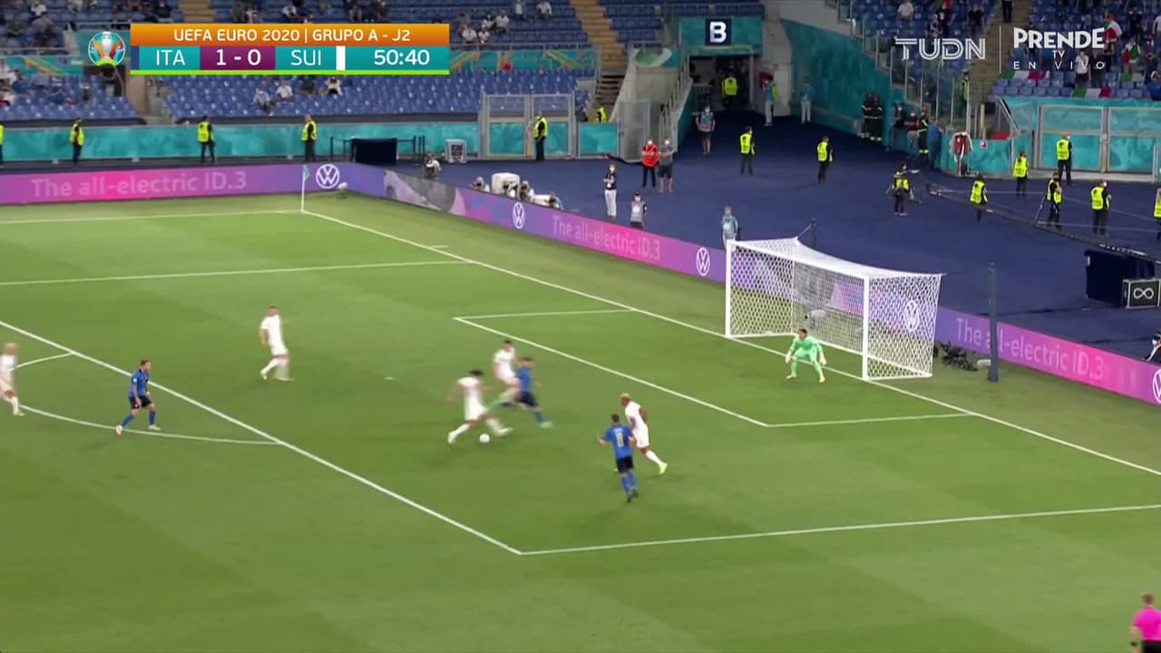 ¡GOL!  anota para Italia. Manuel Locatelli