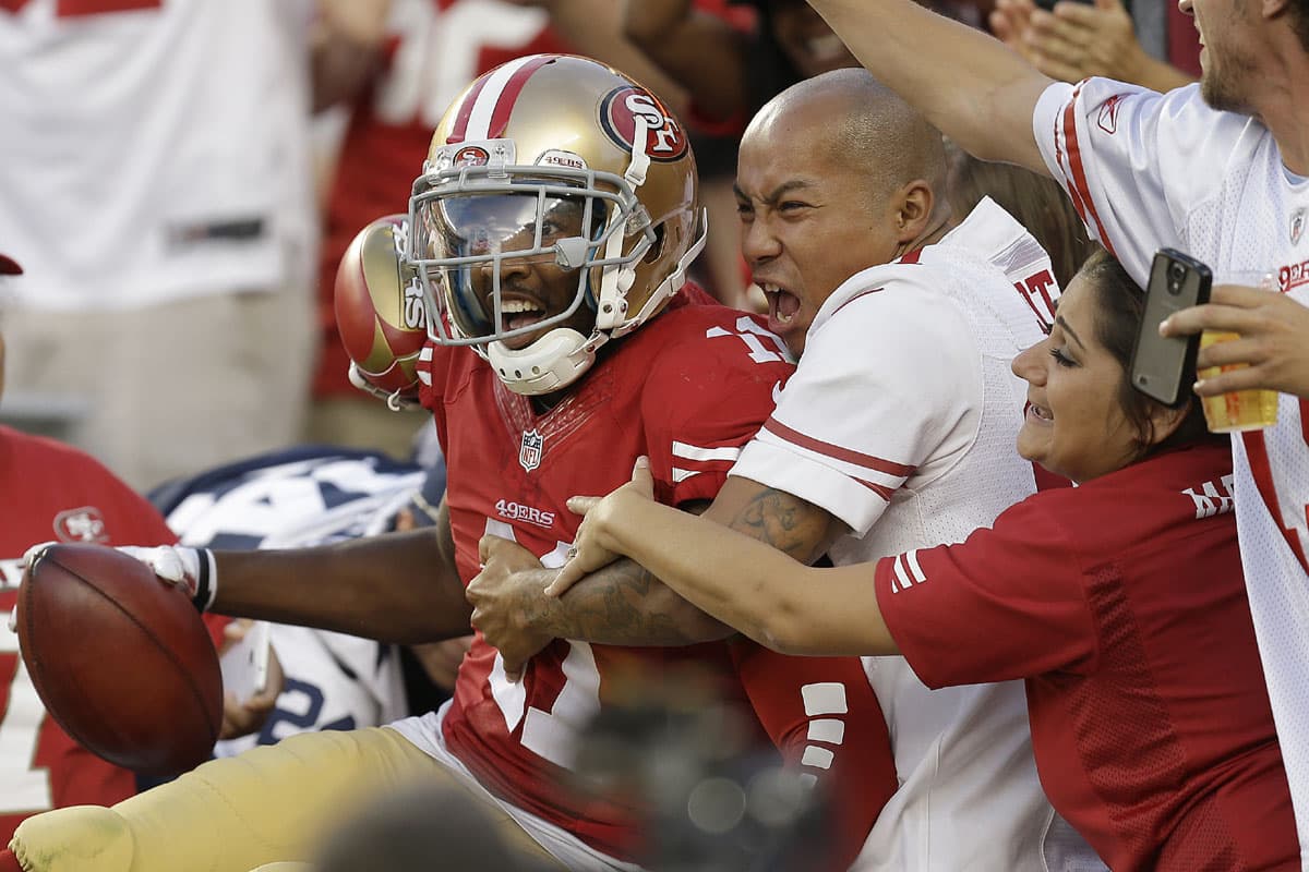 #1. CELEBRACION SF: El WR de los San Francisco 49ers, Quinton Patton (11), celebró con los fans su touchdown tras bloquear la patada de despeje a los Dallas Cowboys