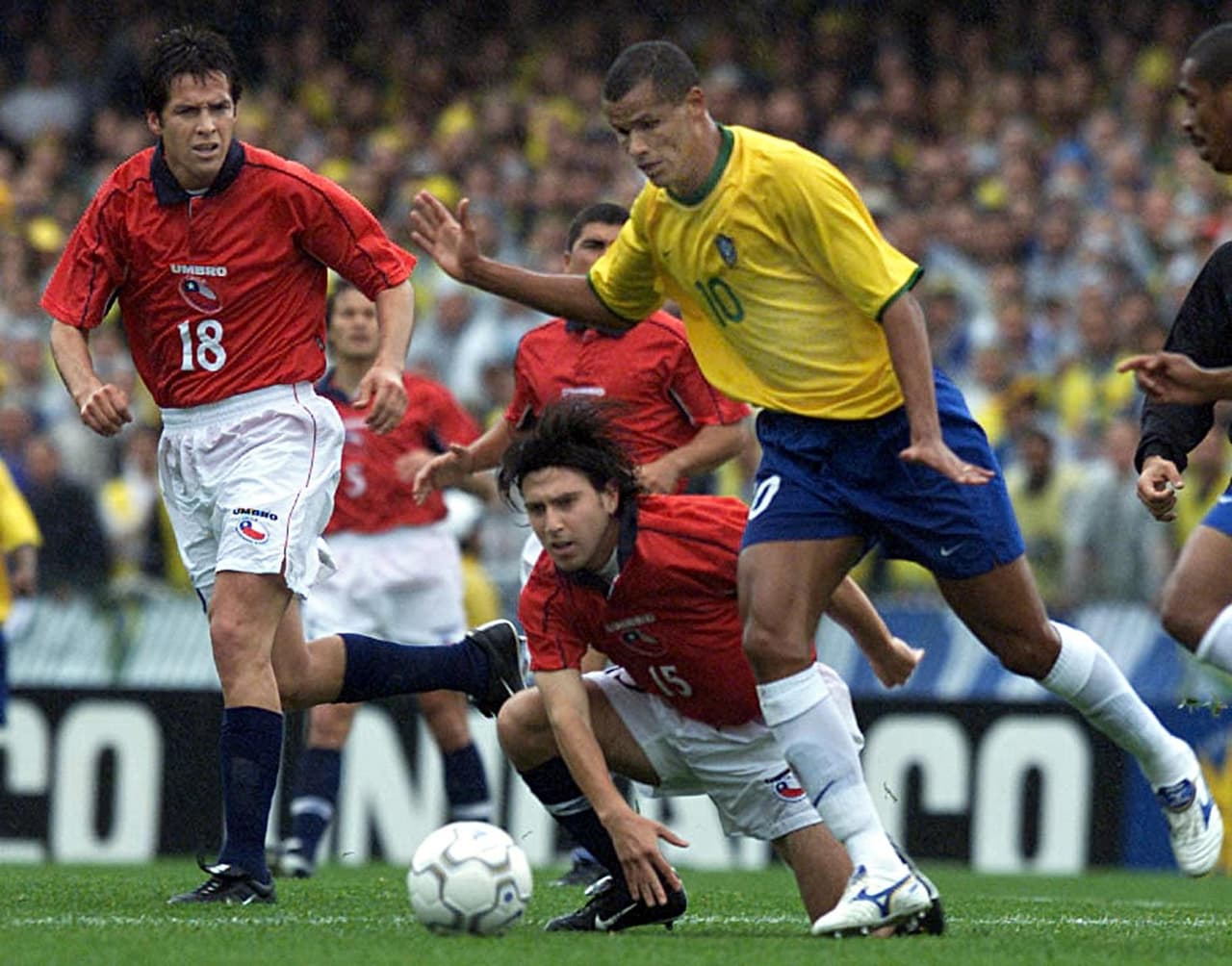 Justamente en aquella oportunidad con figuras en el campo como Rivaldo, Marcelos Salas, entre otros, la Canarinha se quedó con el triunfo en Curitiba.