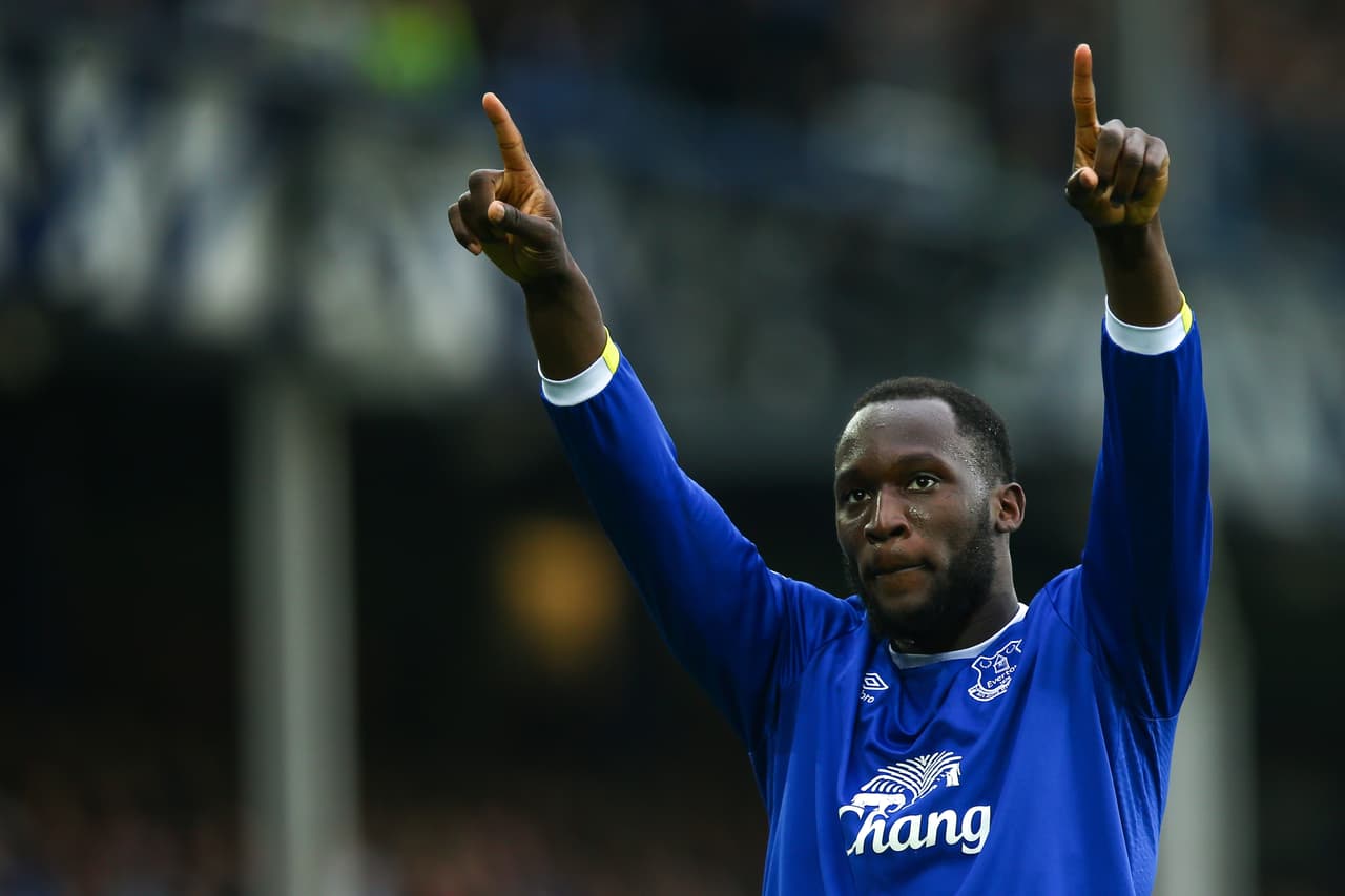 LIVERPOOL, ENGLAND - APRIL 09: Romelu Lukaku of Everton celebrates after scoring a goal to make it 4-2 during the Premier League match between Everton and Leicester City at Goodison Park on April 9, 2017 in Liverpool, England. (Photo by Robbie Jay Barratt - AMA/Getty Images)