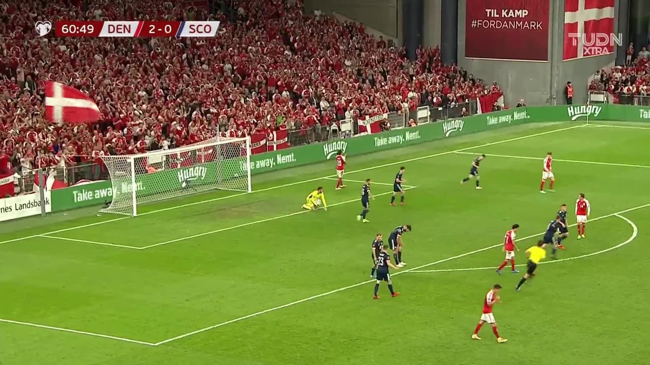 ¡TIRO ATAJADO! disparo por Thomas Delaney.