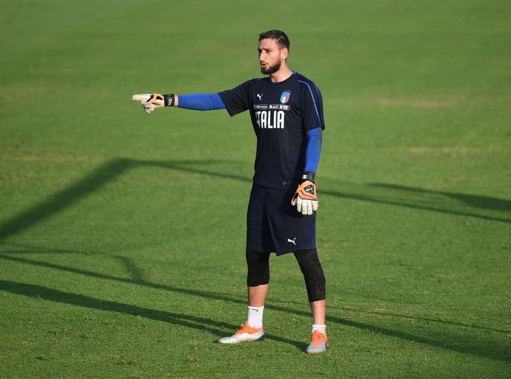 Gianluigi Donnarumma aparece como el favorito de algunos por su juventud y porte físico, que inspiran seguridad.