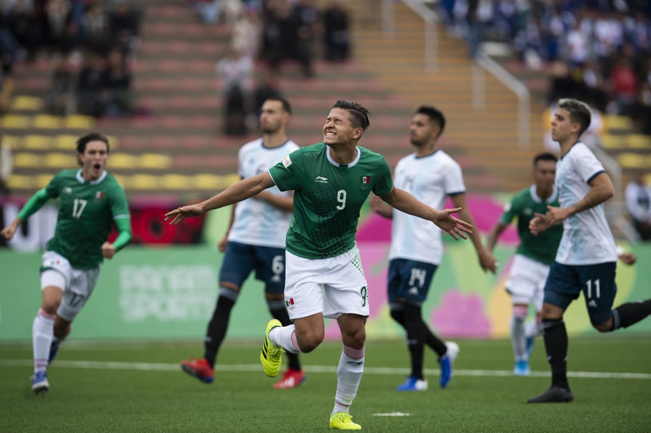 Y fue precisamente esa insistencia y no claudicar en ataque pese a jugar con 10 futbolistas, que pagó dividendos para el Tri, al marcarse otro penalti en favor del equipo mexicano, a los 81 minutos.