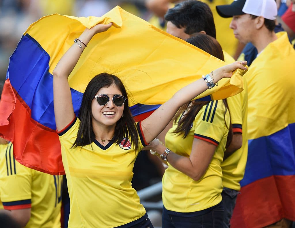 A Colombian supporter waves a her national flag as she wait for the Copa America Centenario quarterfinal football match against Peru in East Rutherford, New Jersey, United States, on June 17, 2016. / AFP / DON EMMERT (Photo credit should read DON EMMERT/AFP/Getty Images)