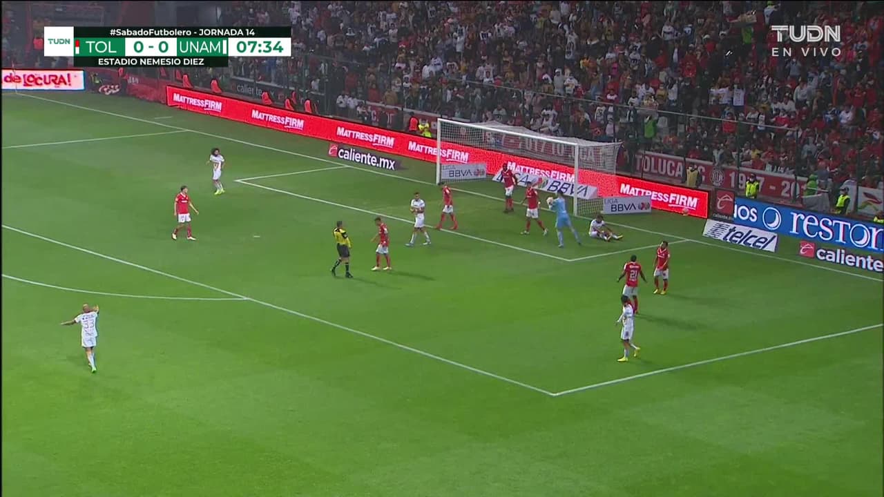 ¡TIRO ATAJADO! disparo por Eduardo Salvio.