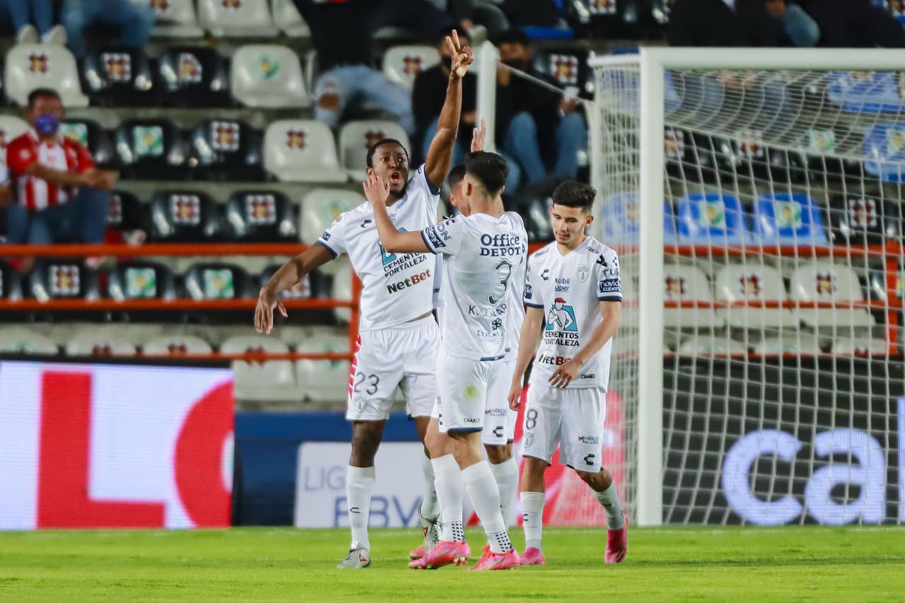 Pachuca vino de atrás y con doblete de Murillo se impuso a Chivas y lograron el boleto a Cuartos de Final donde enfrentarán al América.