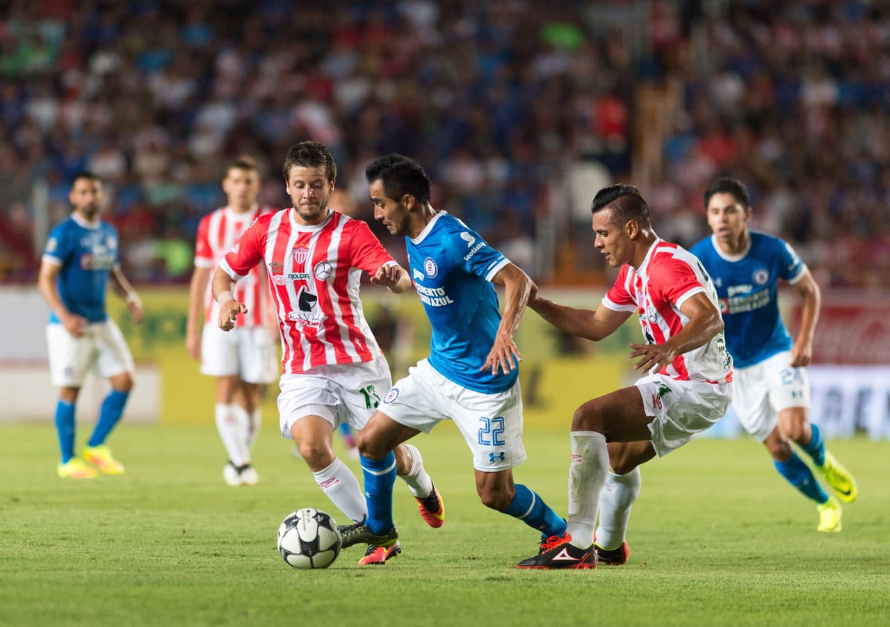 Baca es de los pocos que quedaron de la "limpia" en el Azul.