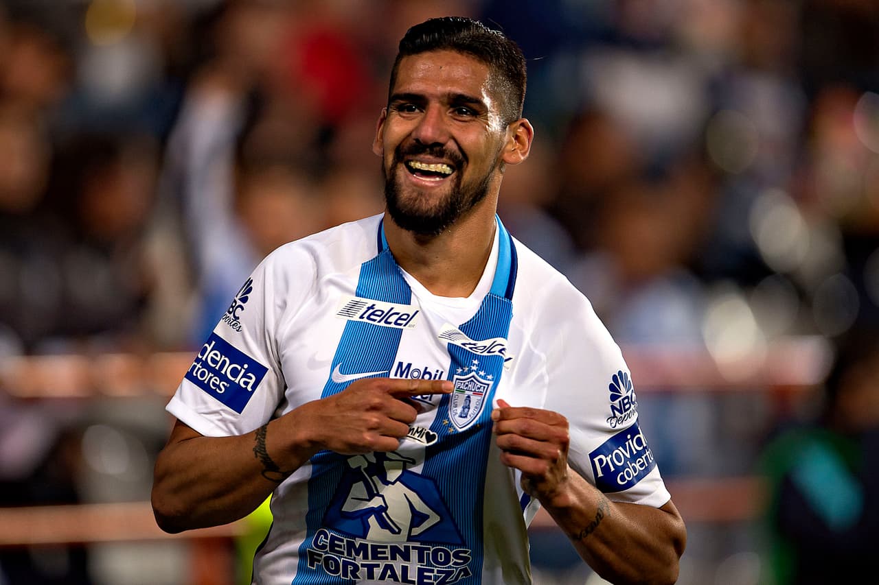 Los Tuzos de Pachuca de México golearon hoy 4-0 al Saprissa de Costa Rica para clasificarse a la semifinal de la Liga de Campeones de la Concacaf, cuyo campeón se clasificará al Mundial de clubes.