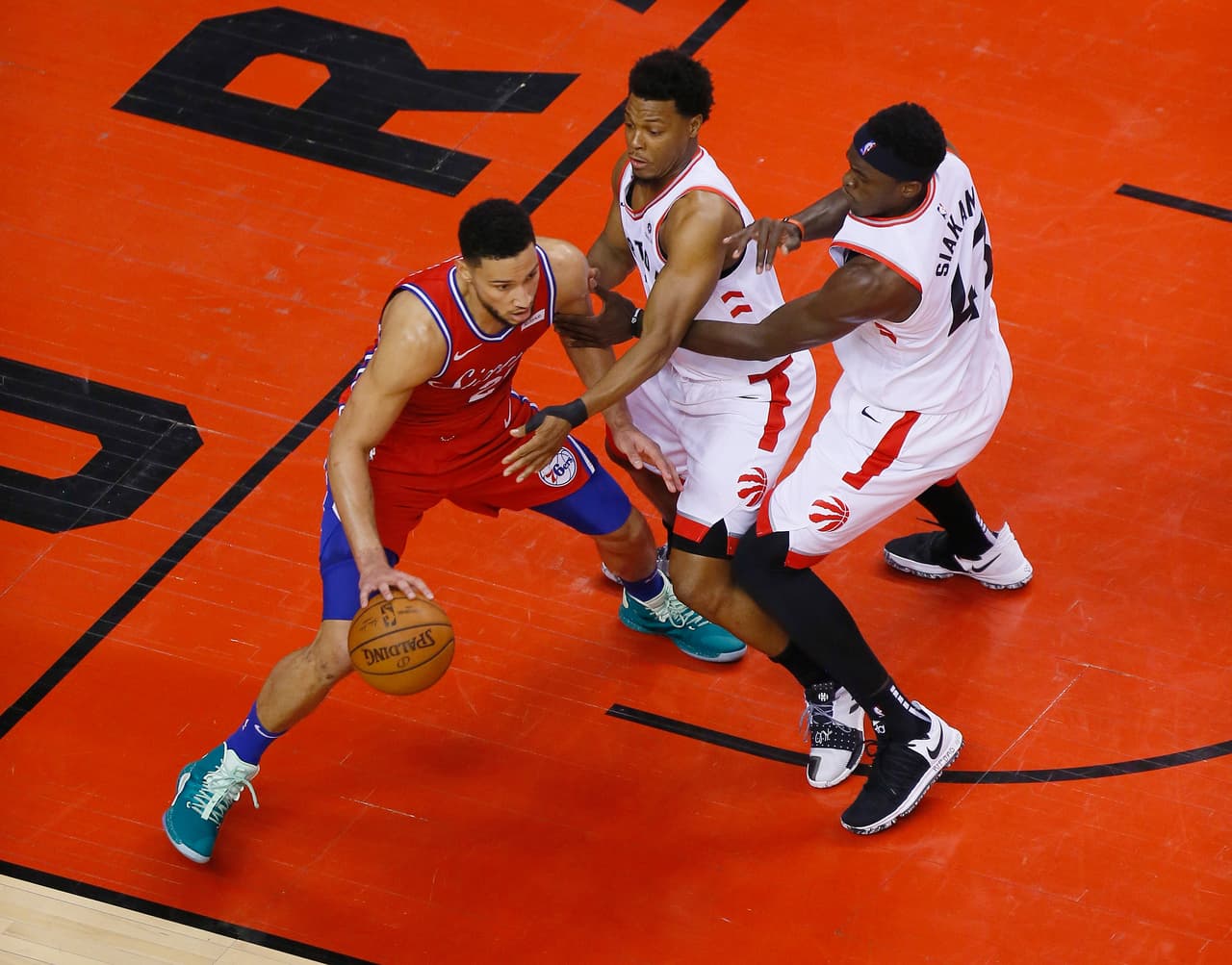 En este juego, el entrenador de los Raptors Nick Nurse, usó una rotación excesivamente corta, al utilizar solamente a siete jugadores.