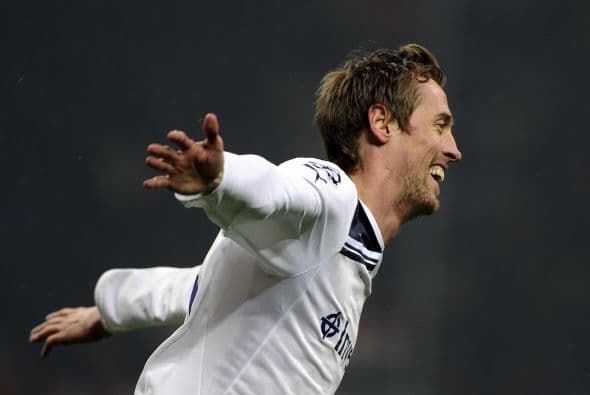 Pero a falta de 10 minutos, Peter Crouch puso las cosas en favor de los ingleses.