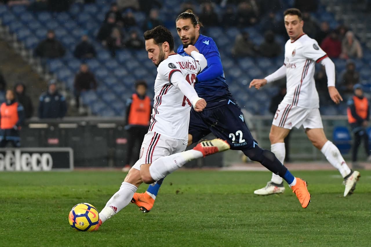 Las aproximaciones de los Rossoneri estaban comandados por Çalhanoğlu, quien se ha convertido en el jugador más importante del equipo.