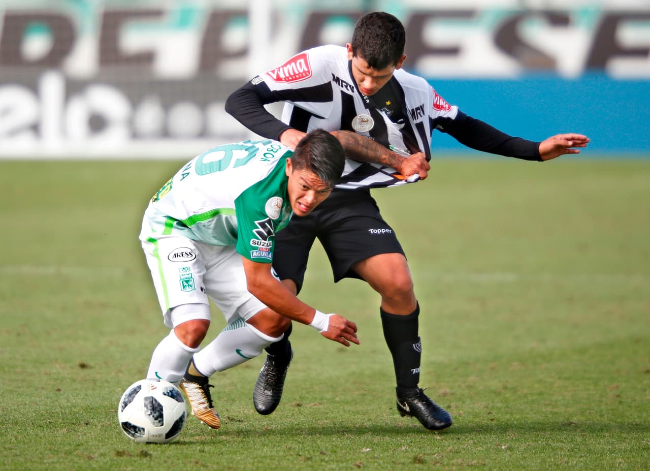 En Atlético Nacional no hay espacio para el venezolano 
<b>Ronaldo Lucena, </b>quien en su país es considerado como una de sus futuras estrellas. No pudo salir en diciembre y el objetivo es ubicarlo en este mercado. Tiene un juego similar al de Matheus Uribe, quizás no tan agresivo en la recuperación.