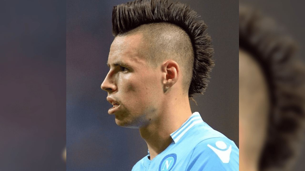 <b>Marek Hamšík</b>
<br>- El futbolista eslovaco debeiar pasar el secreto para mantener su cabello tan firme como un árbrol. Ni cuando remata con la cabeza se despeina. Increíble.