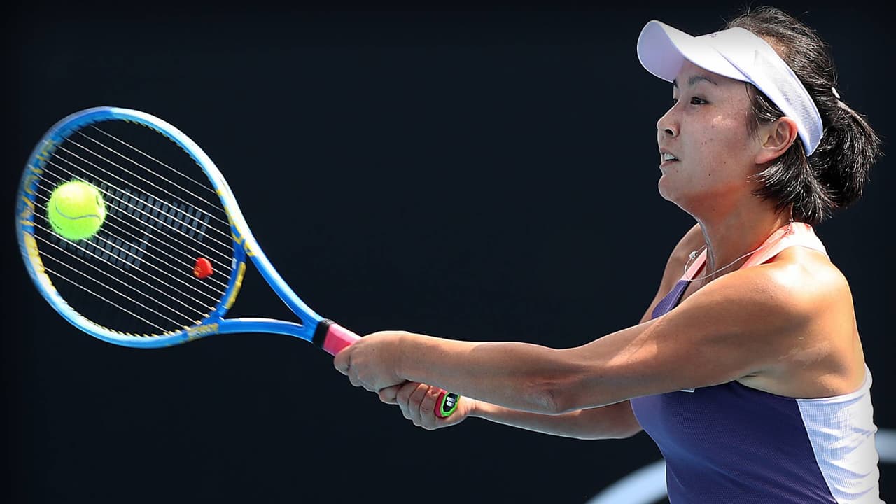 Peng Shuai reaparece en China con entrevista controlada
