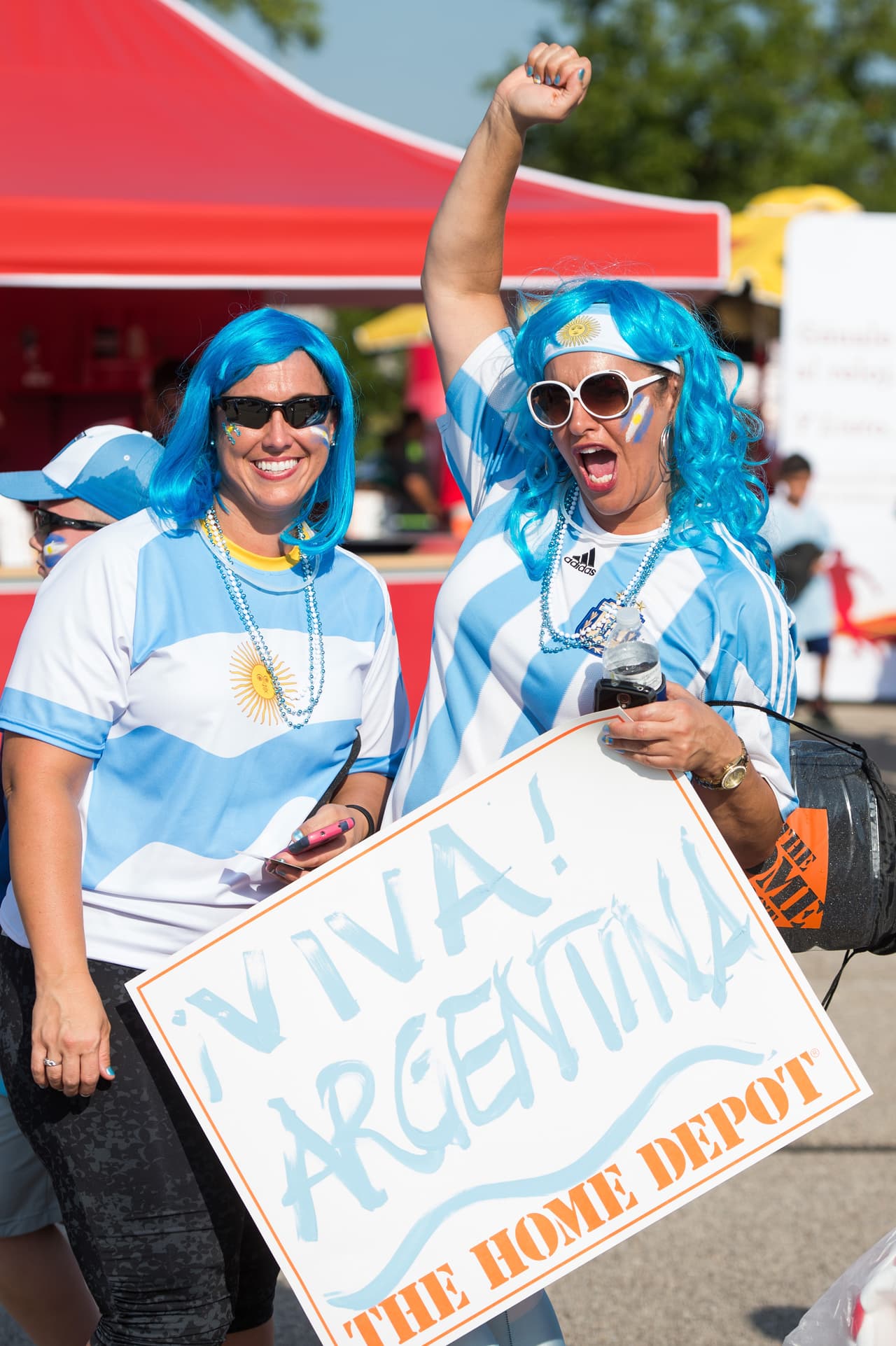 Aficionados argentinos y mexicanos se dieron cita en Dallas para el enfrentamiento de sus equipos