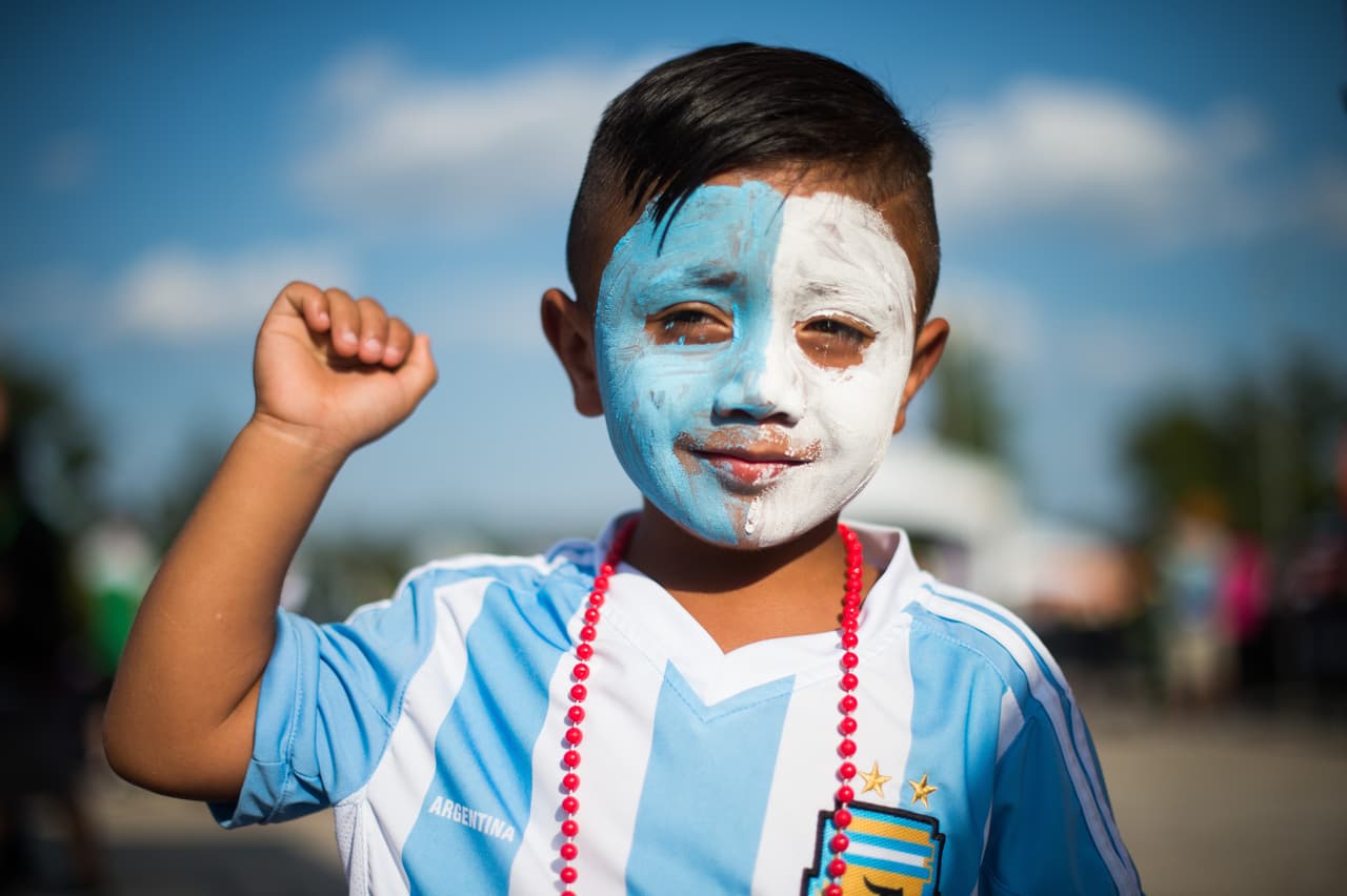 Aficionados argentinos y mexicanos se dieron cita en Dallas para el enfrentamiento de sus equipos