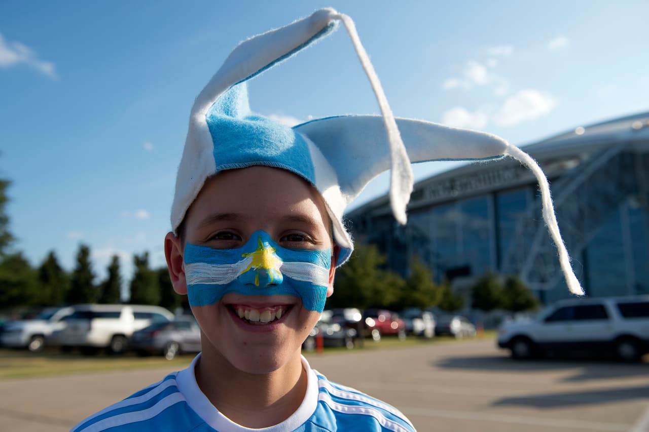 Aficionados argentinos y mexicanos se dieron cita en Dallas para el enfrentamiento de sus equipos