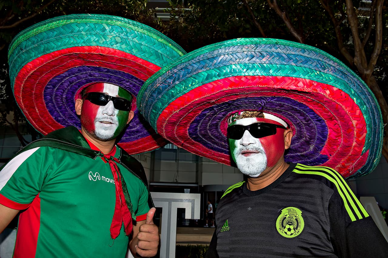 Aficionados argentinos y mexicanos se dieron cita en Dallas para el enfrentamiento de sus equipos