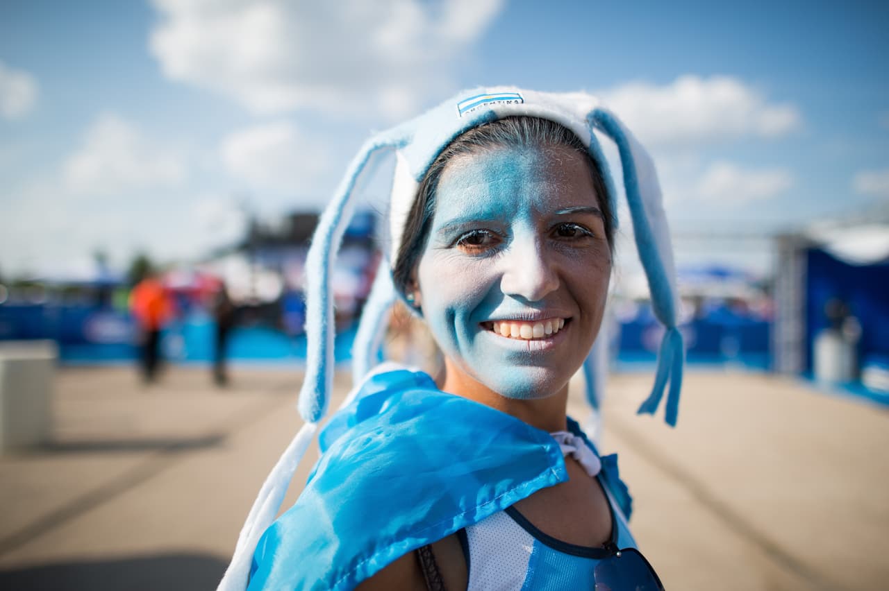 Aficionados argentinos y mexicanos se dieron cita en Dallas para el enfrentamiento de sus equipos