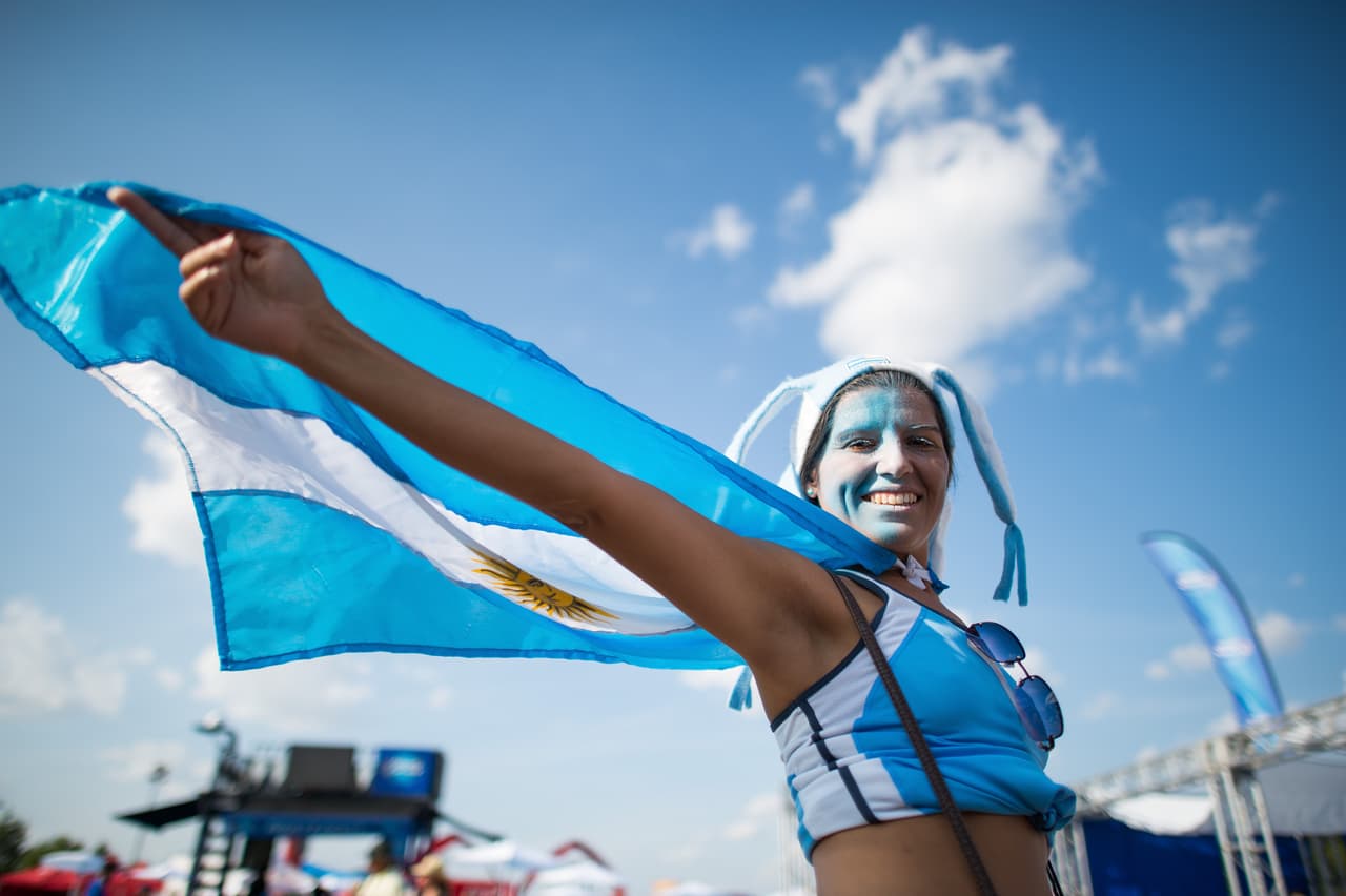 Aficionados argentinos y mexicanos se dieron cita en Dallas para el enfrentamiento de sus equipos