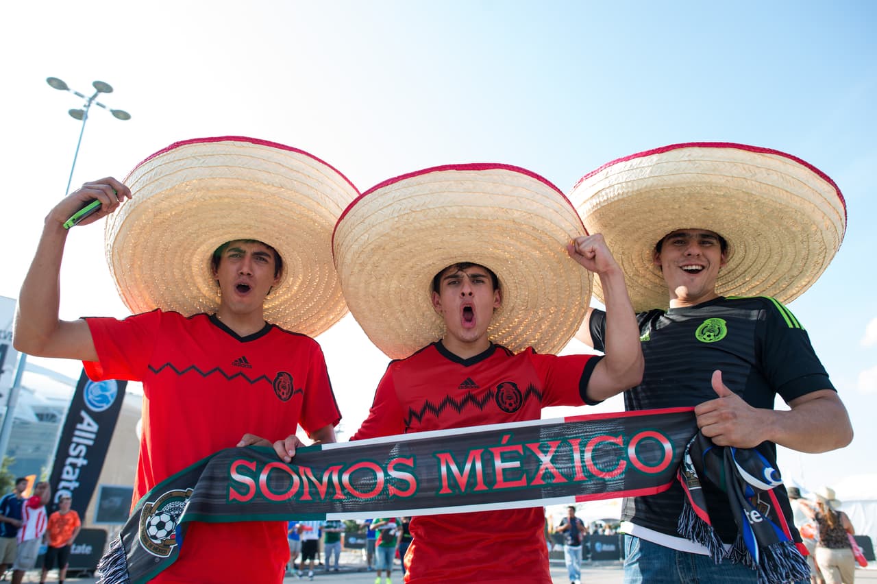 Aficionados argentinos y mexicanos se dieron cita en Dallas para el enfrentamiento de sus equipos