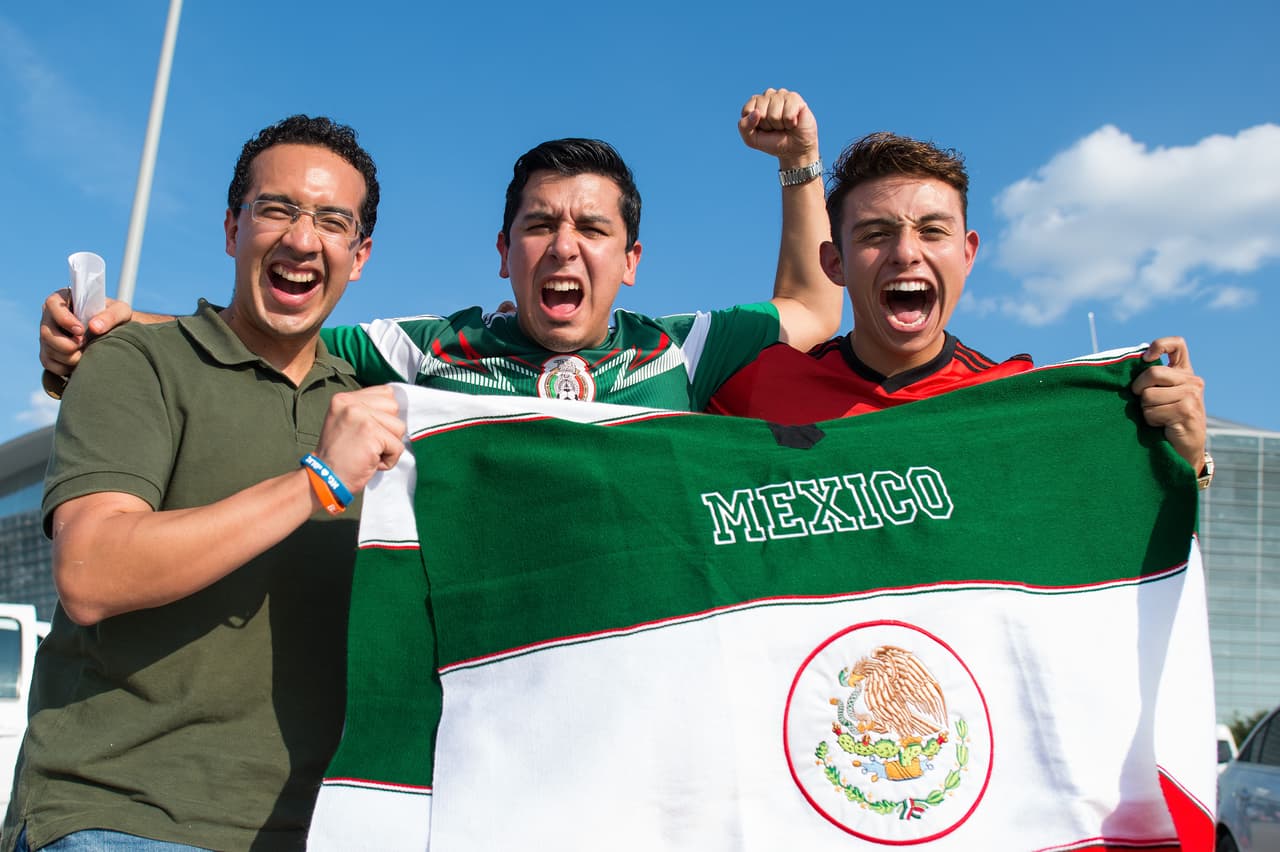 Aficionados argentinos y mexicanos se dieron cita en Dallas para el enfrentamiento de sus equipos