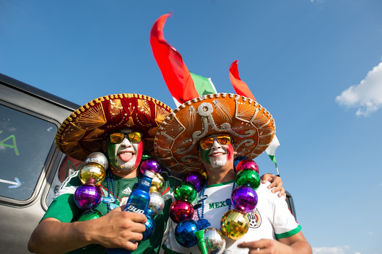 Aficionados argentinos y mexicanos se dieron cita en Dallas para el enfrentamiento de sus equipos