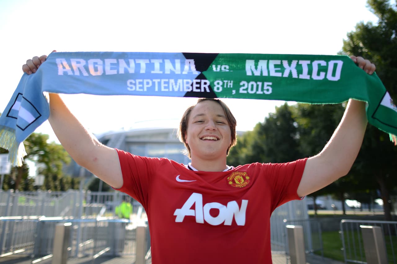 Aficionados argentinos y mexicanos se dieron cita en Dallas para el enfrentamiento de sus equipos