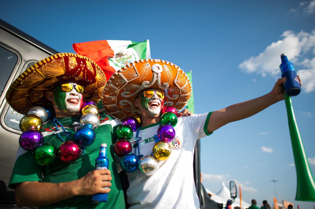 Aficionados argentinos y mexicanos se dieron cita en Dallas para el enfrentamiento de sus equipos