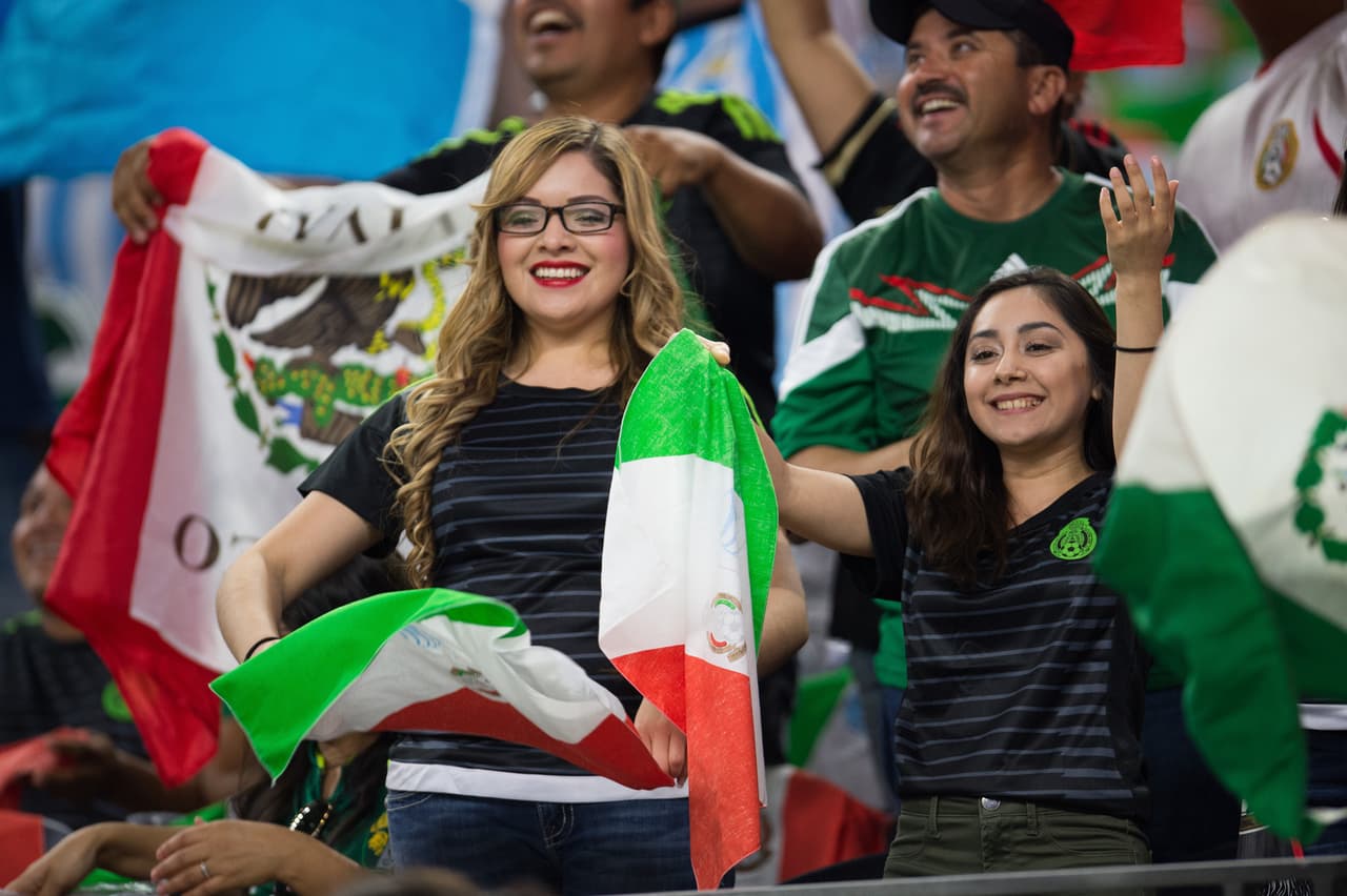 Aficionados argentinos y mexicanos se dieron cita en Dallas para el enfrentamiento de sus equipos