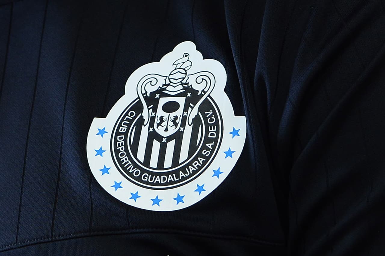 Aún así, el emblema surge del escudo de Armas de la Ciudad de Guadalajara por lo que no era en particular uso de algo exclusivo del club.