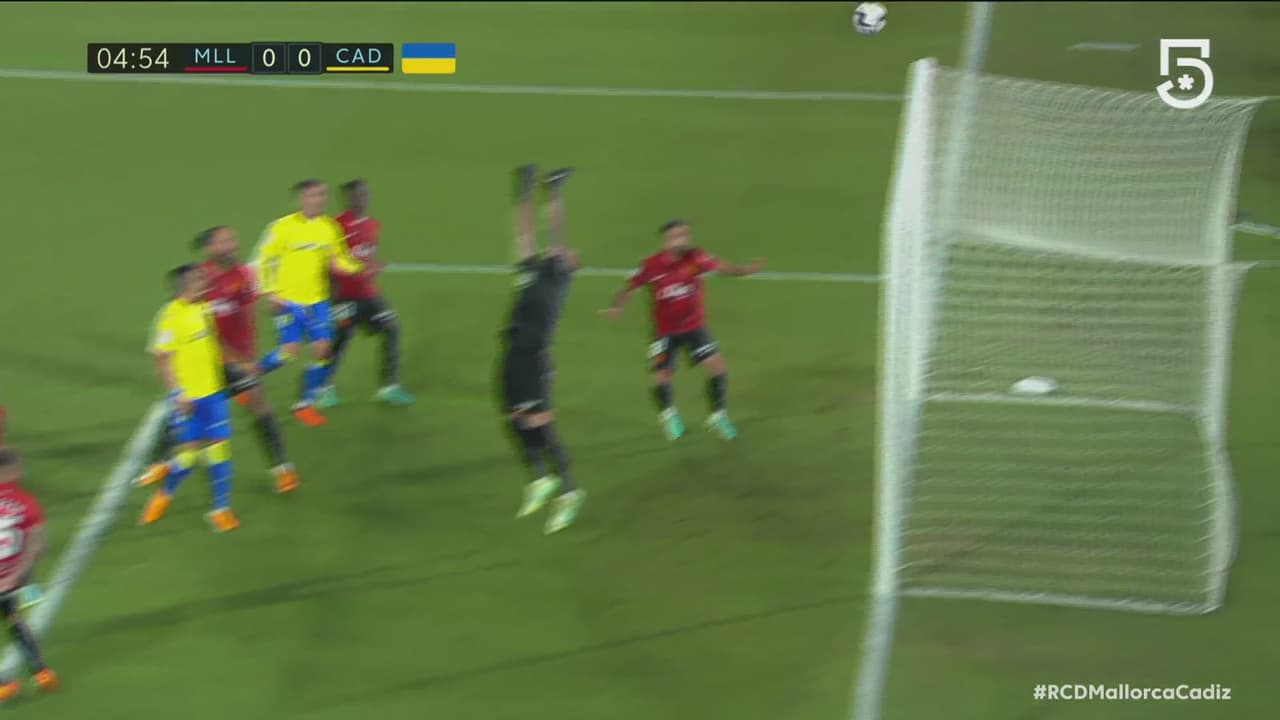 ¡La mandó a Las Cibeles! Alejo no pudo controlar y se pierde el gol