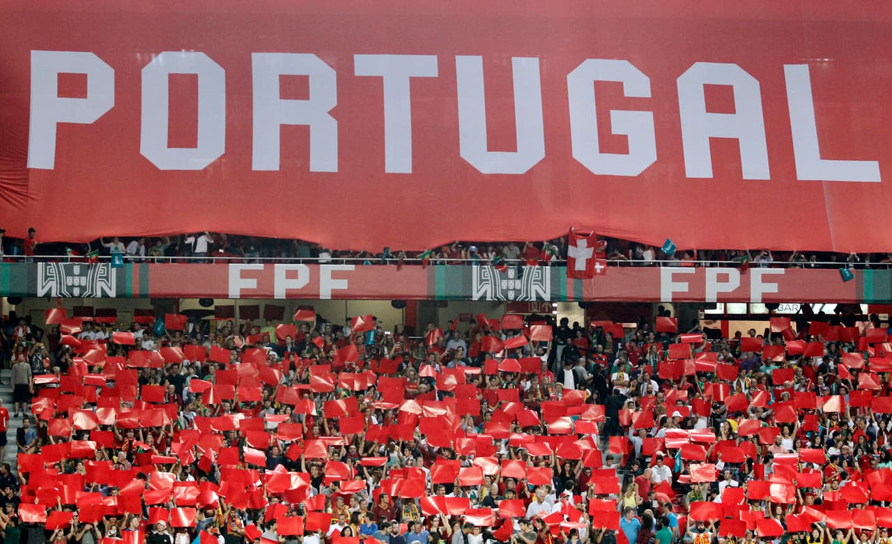 El público respondió, llenando uno de los recintos deportivos de Lisboa. La expectativa de definir en casa era grande.